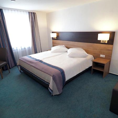 Hotel Goldener Hirsch Mosbach Mosbach  Rom bilde